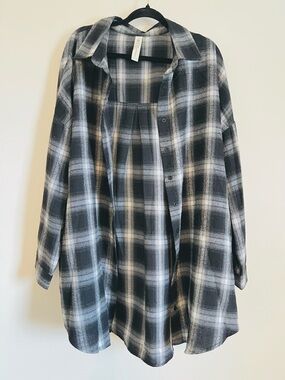 Black & White Plaid Button-Front Long Shirt